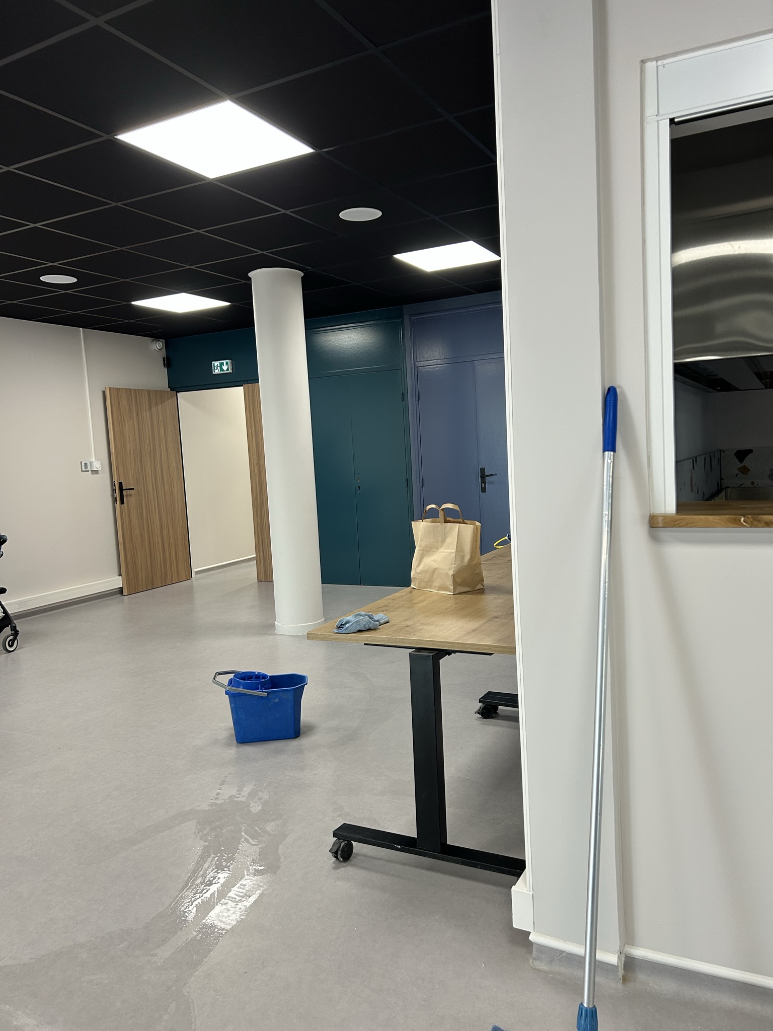 Bureau remis au propre par MYNCLEAN